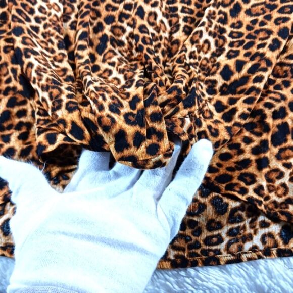 NWT Oddi Cheetah Print V- Neck Bell Sleeved 100% Rayon Boho Contemporary Blouse - Picture 7 of 14